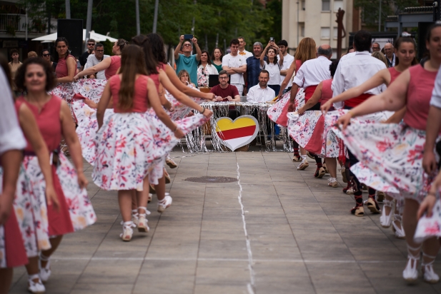 El Ball de Gitanes de Castellar desfilant davant del jurat de l'Europicada