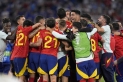 Els jugadors de la selecció espanyola celebrant el passi a la final de l'Eurocopa després de derrotar França dimarts passat