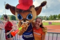 La marxadora amb la mascota de l’europeu sub18 de Banska Bystrica