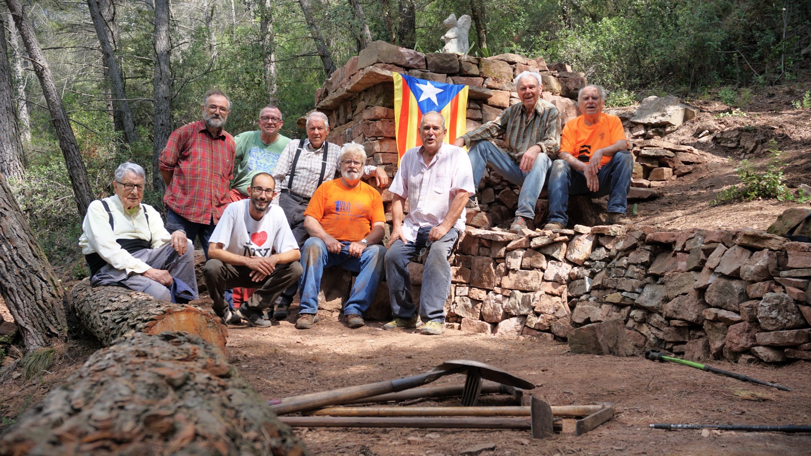 El Grup de la Pedra Seca va inaugurar, dimarts passat, la barraca 164 - Eudald Sellés. || CEDIDA