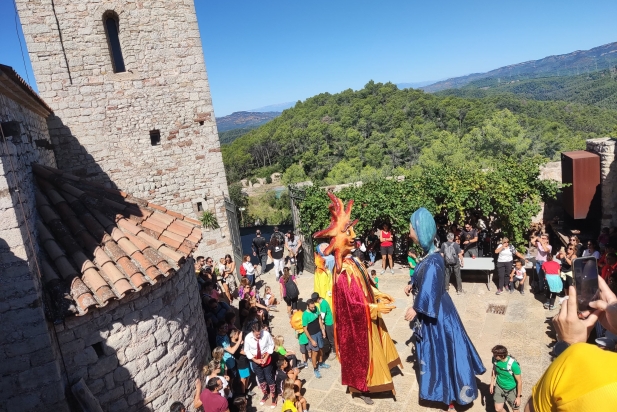 Els Gegants de Castellar dansant a la Trobada de Tardor del Puig de la Creu || J. Clapés