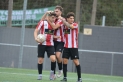 Els companys feliciten Marc Ruano –esquerra– després que fes el gol de l’empat a Caldes.  || Toni Gutiérrez