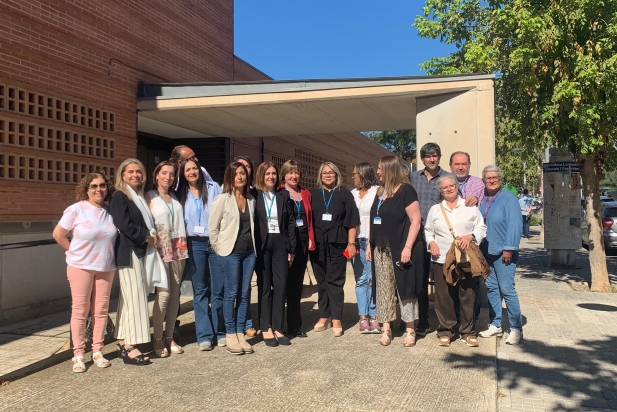 Foto de família a la porta del Centre d'Atenció Primària durant la jornada de portes obertes / C. D.