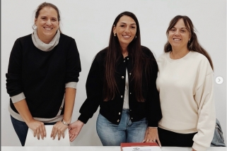 La nova presidenta de Comerç Castellar, Debora Portillo -al centre de la imatge- amb  Anna Vila i Mireia Juliana, tresorera i secretària respectivament