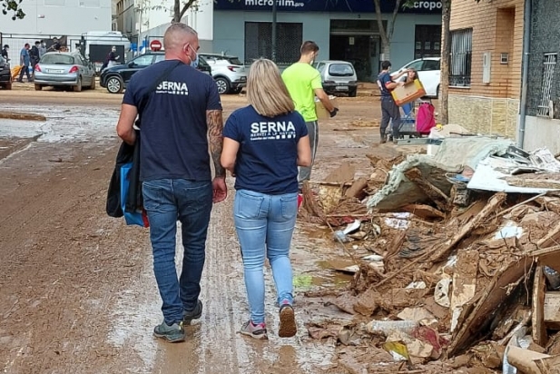 Dos membres del SERNA pels carrers d'Aldaia / Cedida