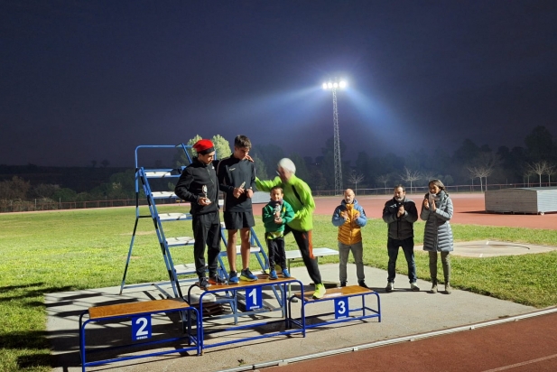 Pòdium de la Sant Silvestre a les pistes d'atletisme