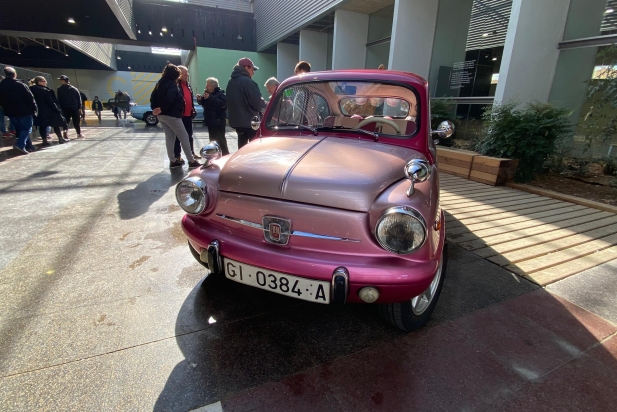 Un dels vehicles que s'ha exhibit a la trobada de clàssics de l'Espai Tolrà - R.G.