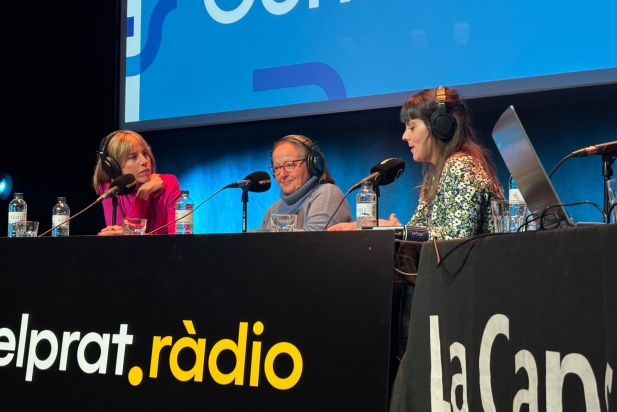 Marina Romero amb les periodistes Carme Reverte i Rocío Gómez, al programa especial del Connectats del Dia Mundial de la Ràdio - CEDIDA