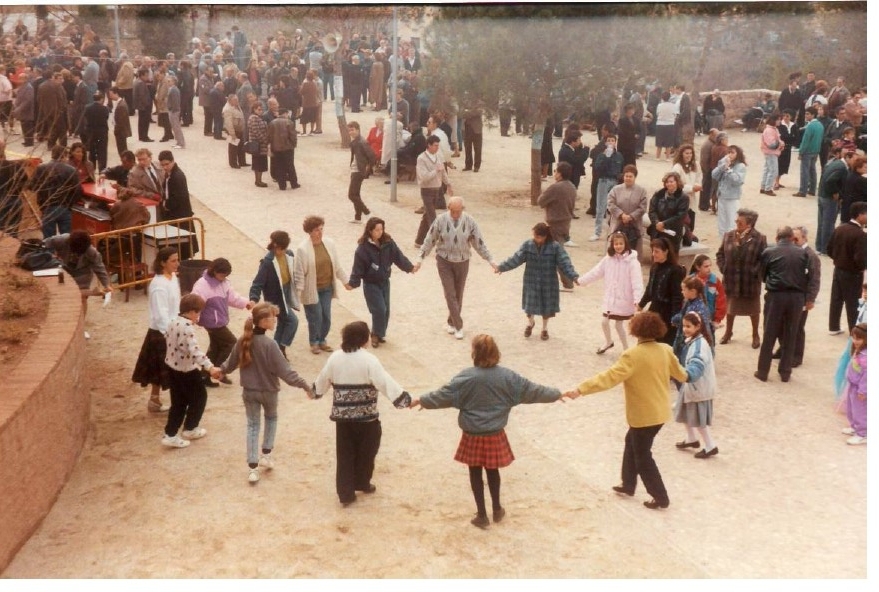 Fotografia d'una ballada durant els anys 80 o 90 a Castellar. || CEDIDA