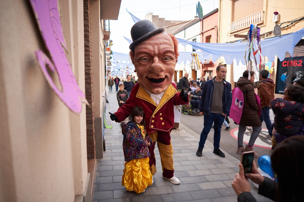 El Toltes Papallongues també s'ho ha passat molt bé, al carrer Major. || Q. P.