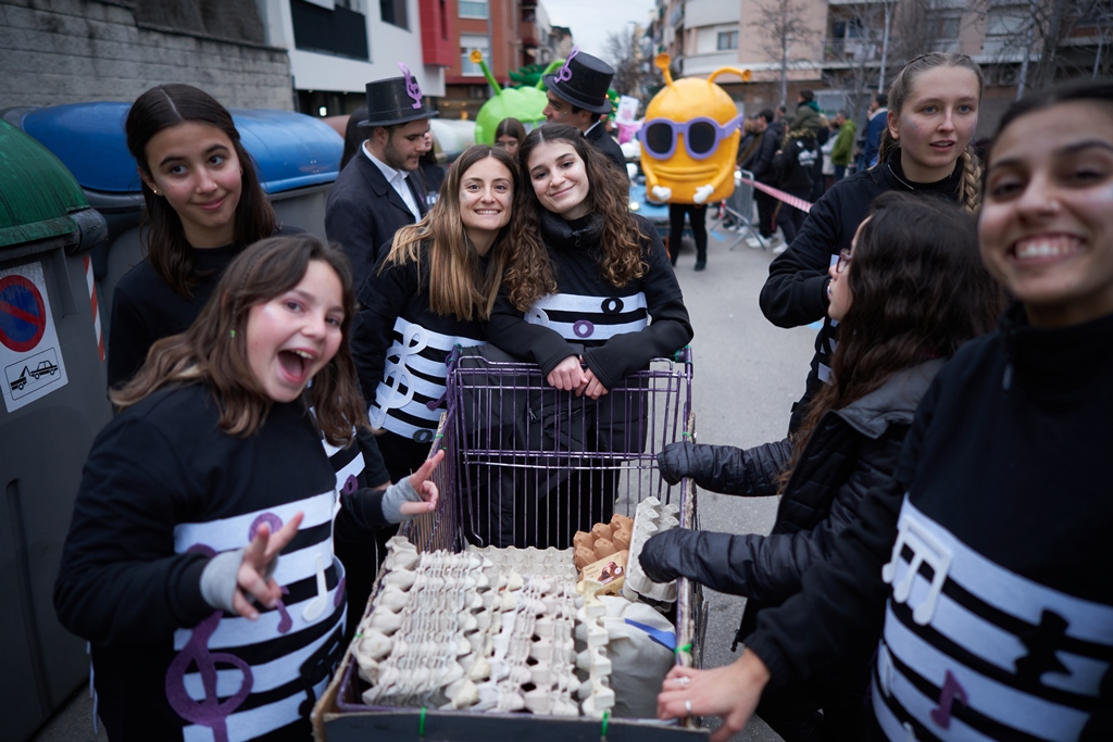 Colònies i Esplai Xiribec va recollir més de 1.000 ous per fer truistes al final de la rua. ||Q. P.